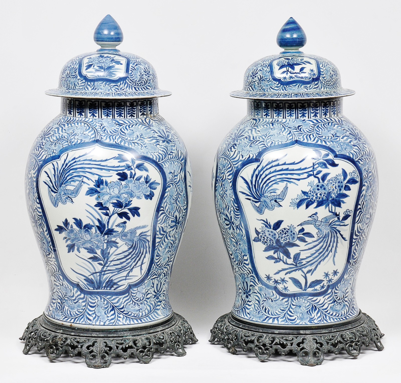 Par de lindos e grande vaso palacianos em porcelana oriental nas... - foto 1 de 6