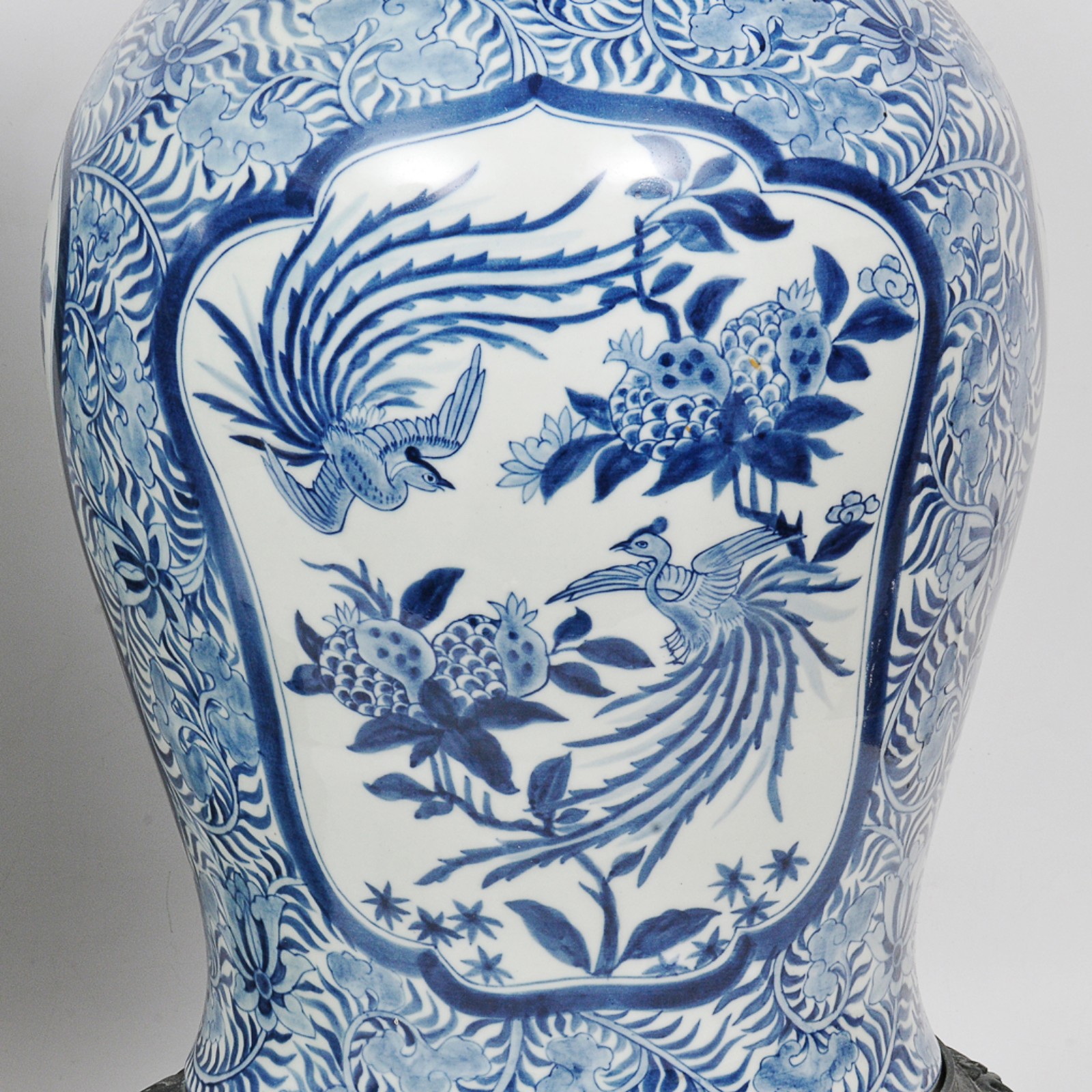 Par de lindos e grande vaso palacianos em porcelana oriental nas... - foto 2 de 6