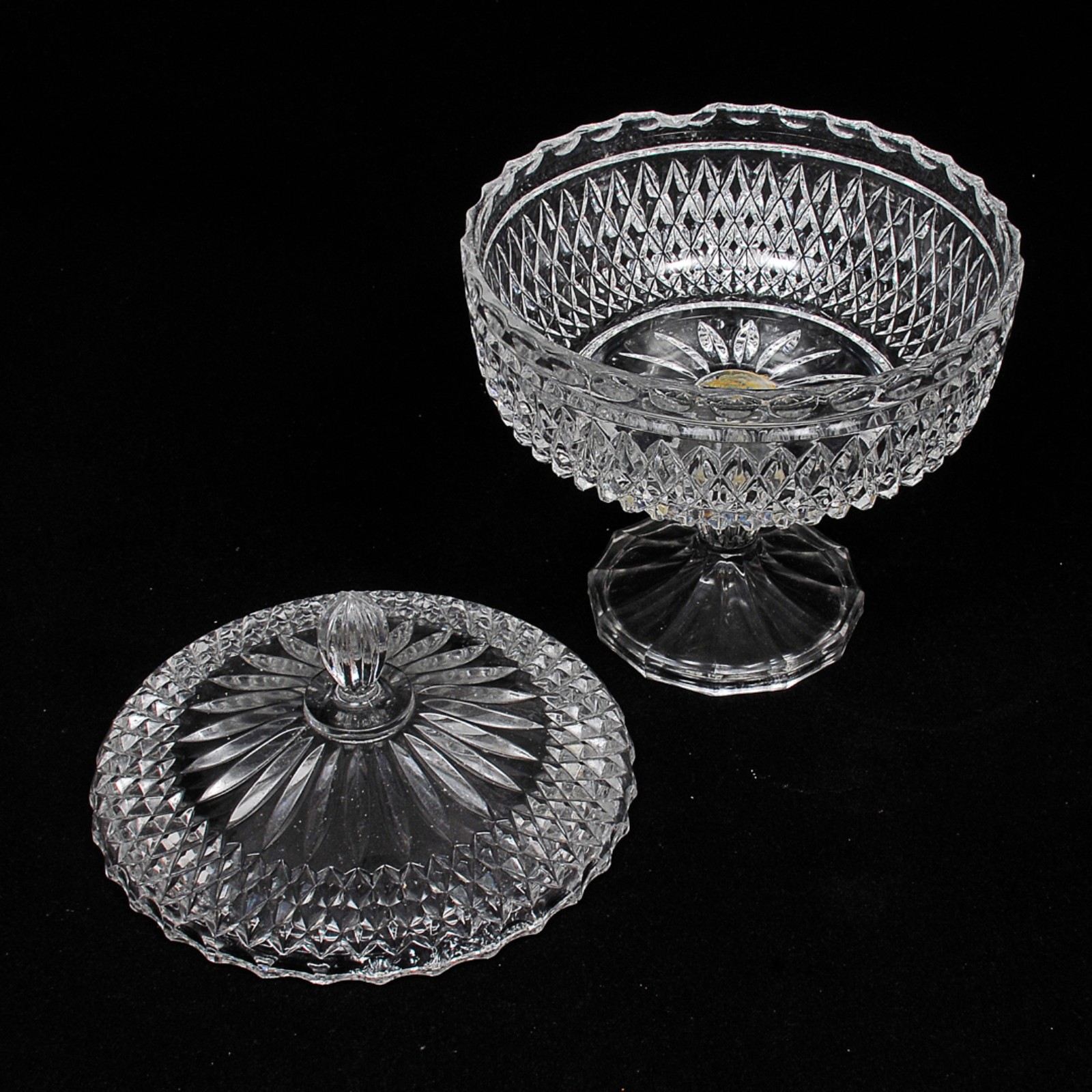 Par de elegantes compoteiras altas em grosso cristal europeu... - foto 2 de 4