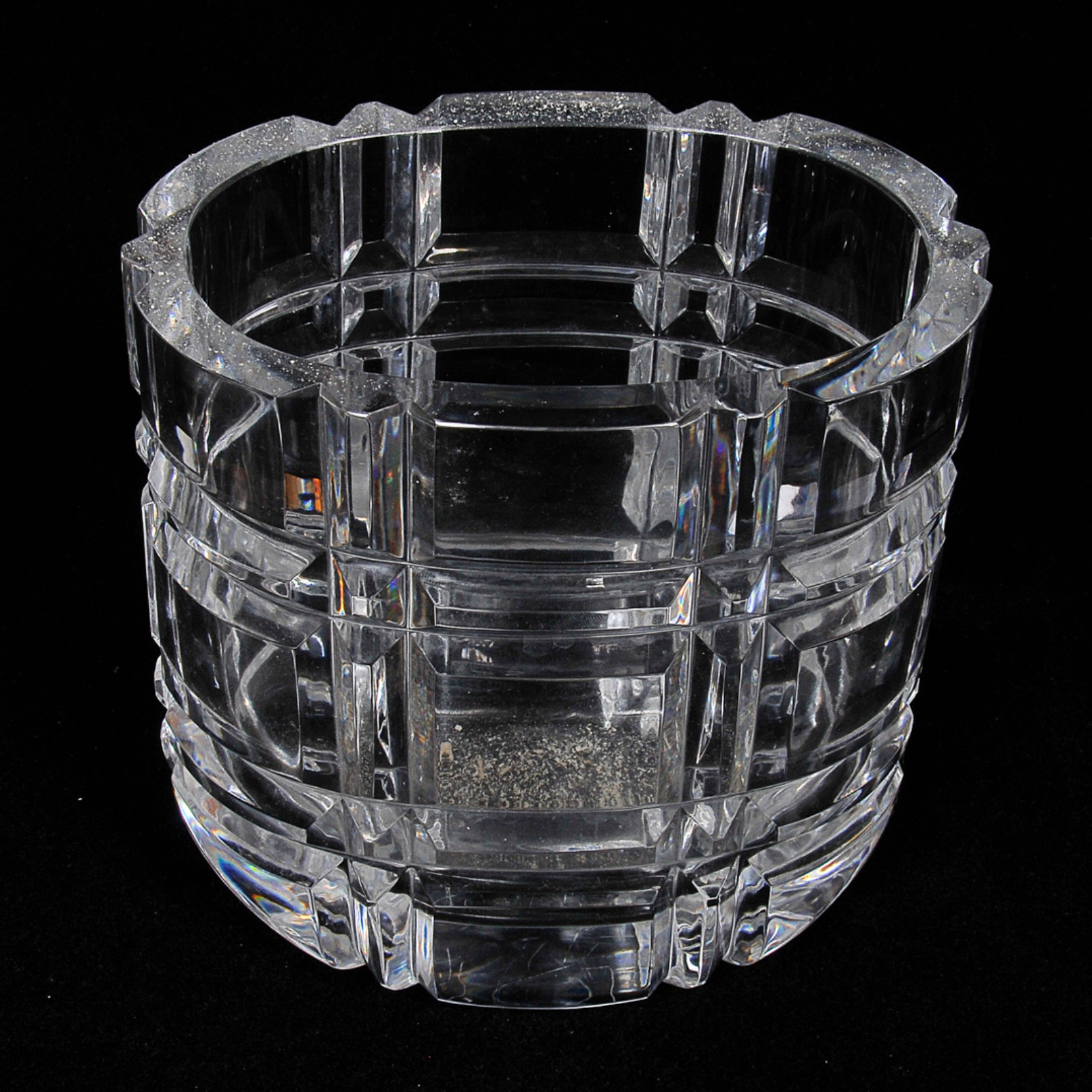 Elegante vaso floreira em monobloco de cristal europeu translúcido... - foto 2 de 2