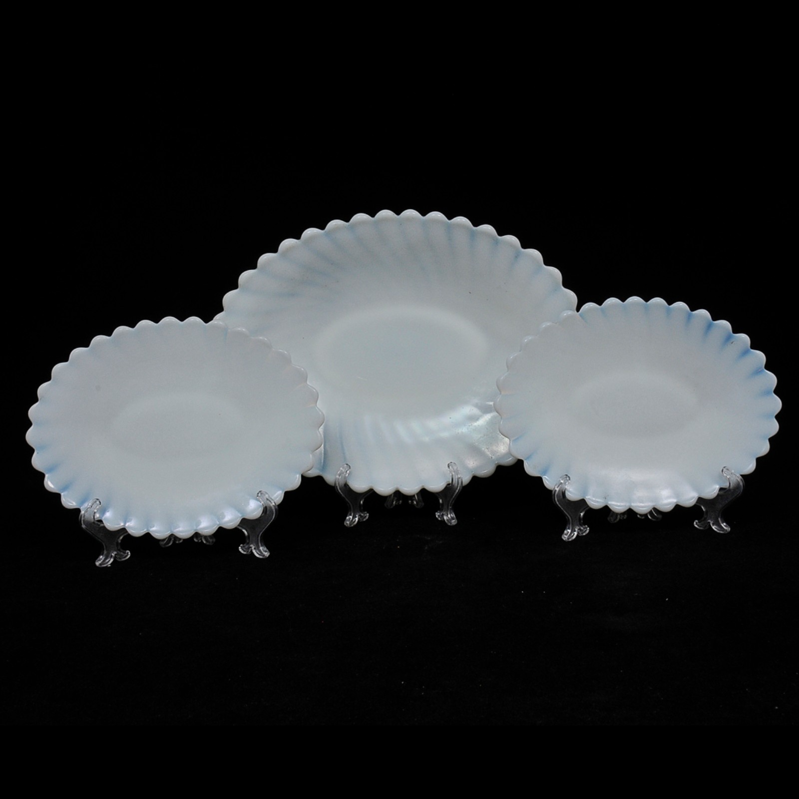 Lote composto por 3 travessas ovais em opalina francesa do início do... - foto 1 de 2