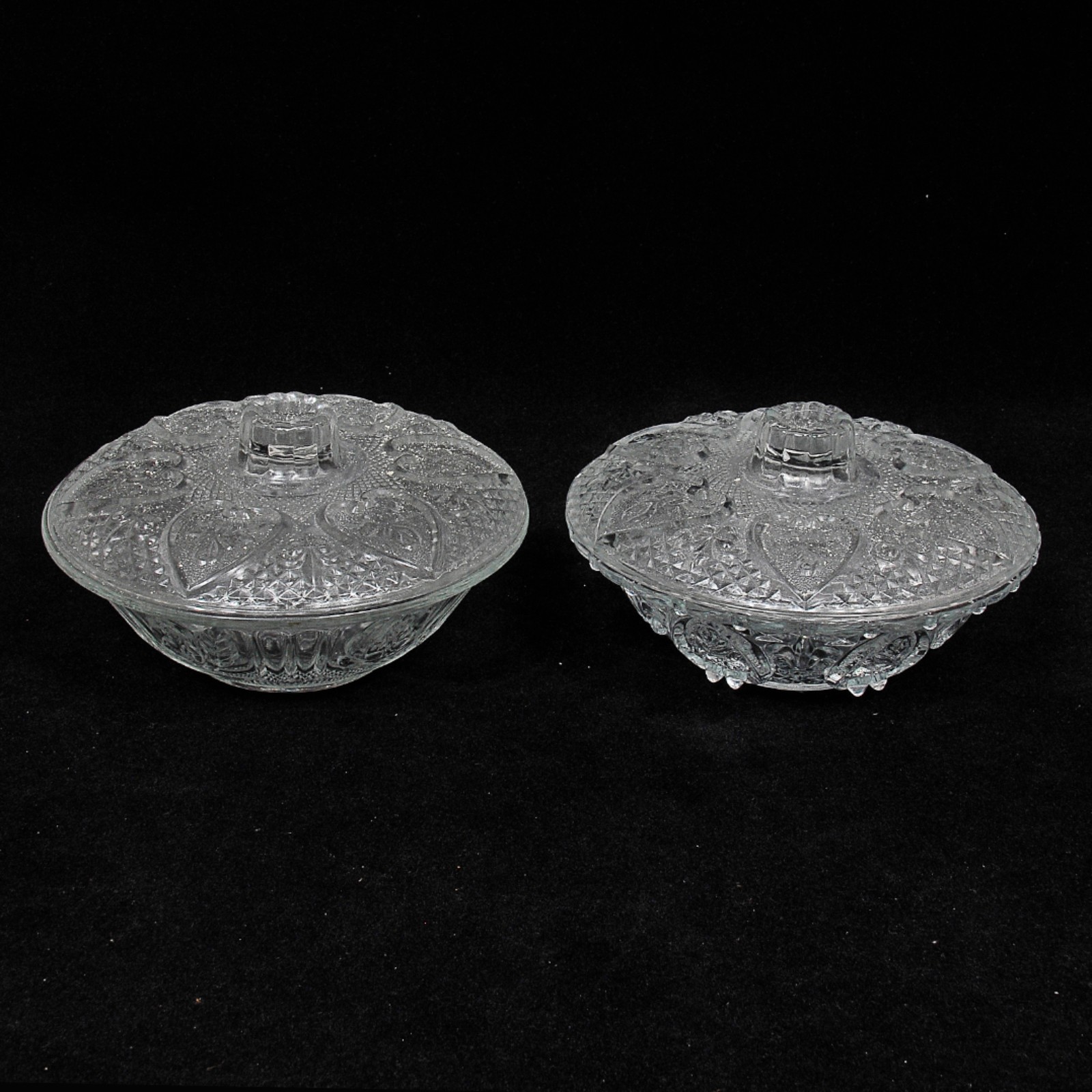 Par de baleiros em demi cristal translúcido ricamente lapidado com... - foto 1 de 4