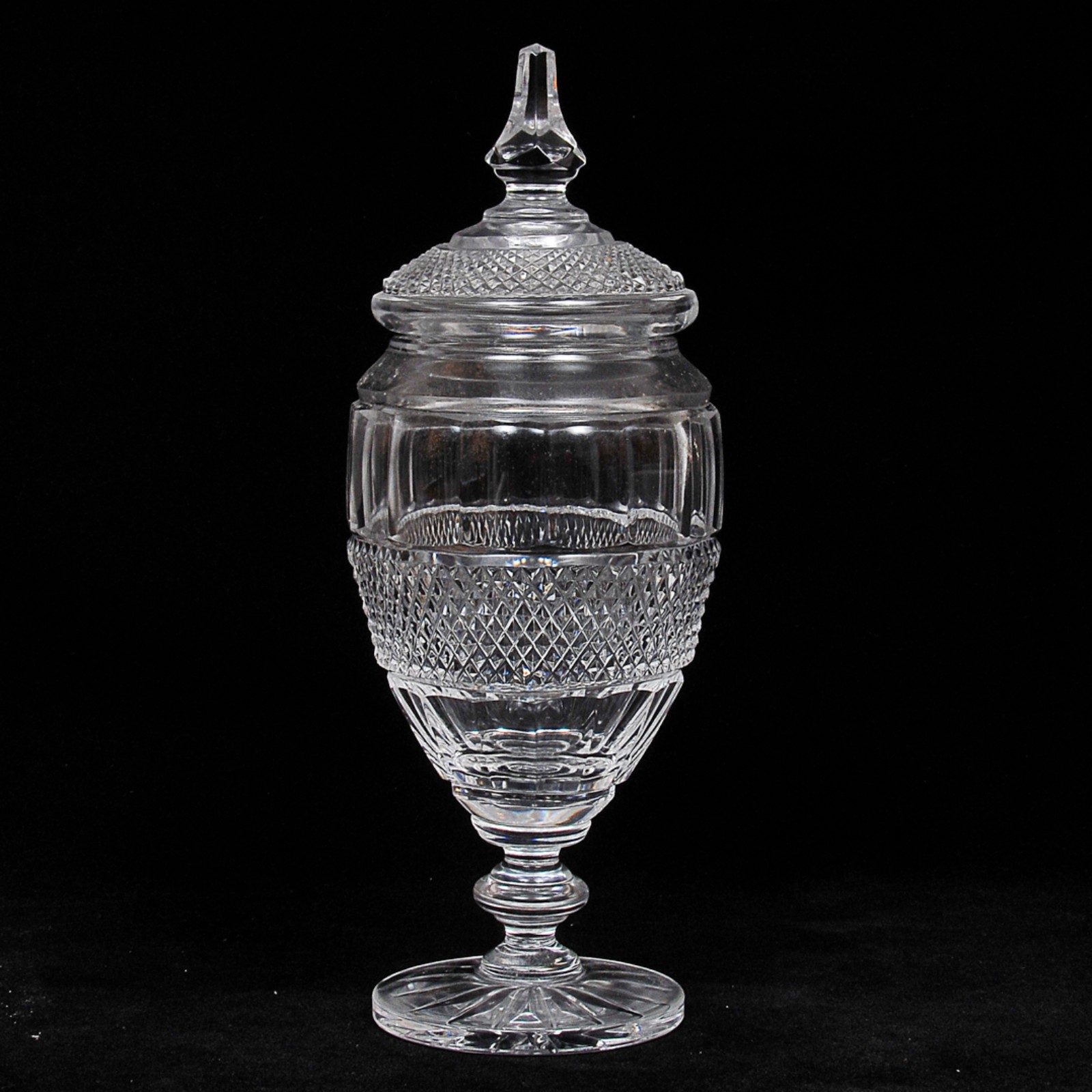 Elegante conjunto de taças em fino cristal translúcido ricamente... - foto 4 de 4
