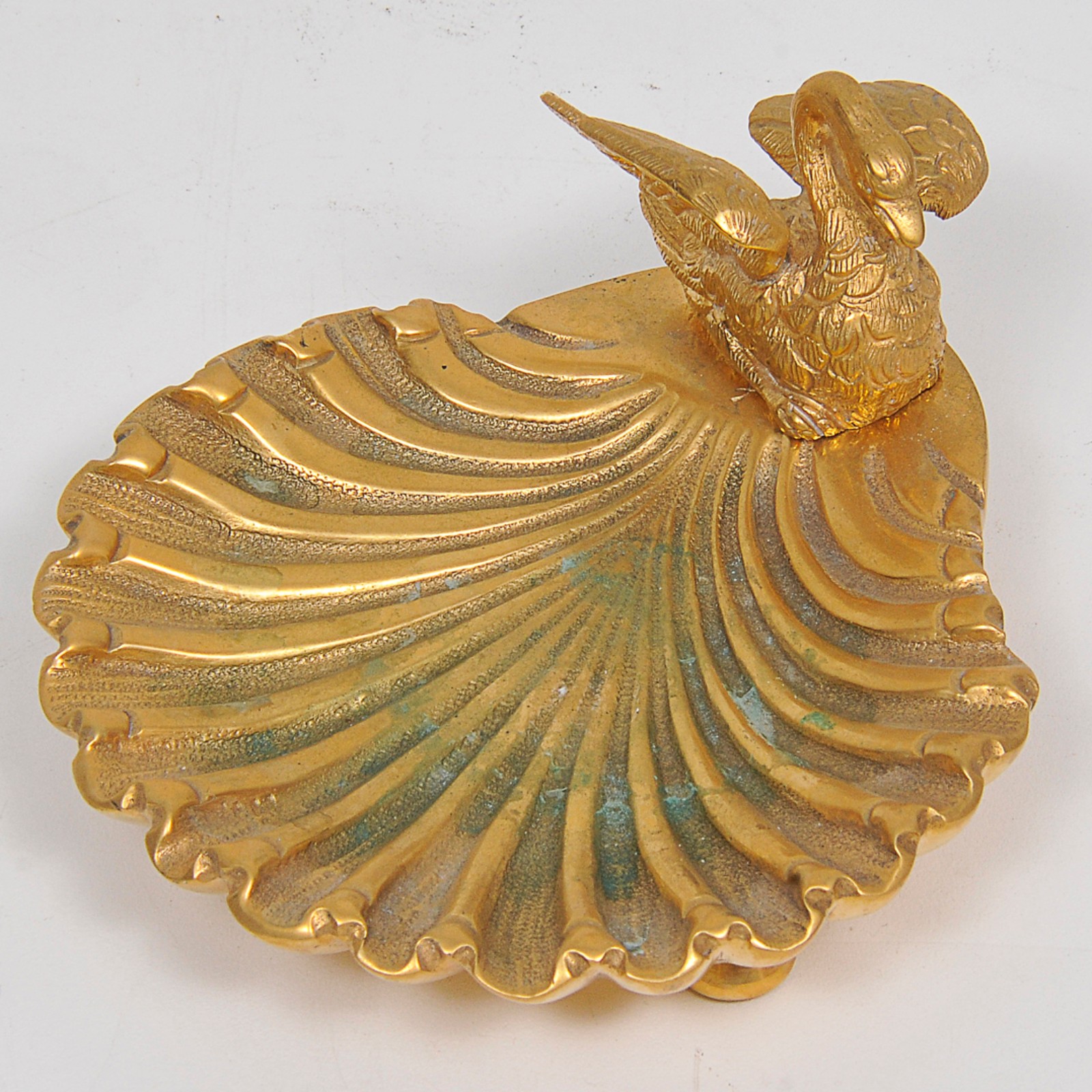 Linda saboneteira confeccionada em bronze dourado ricamente cinzelado... - foto 2 de 2