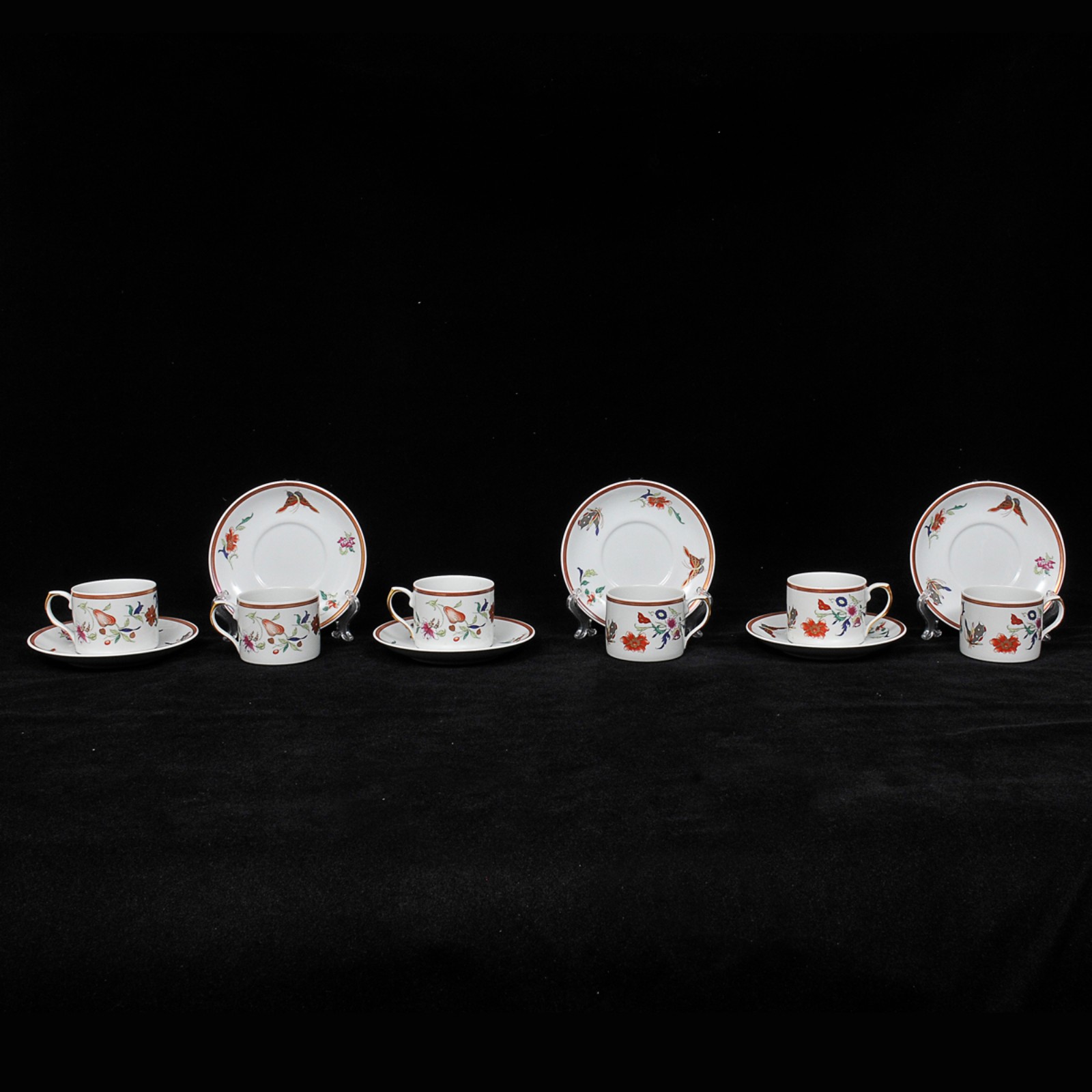 Elegante aparelho de jantar em porcelana portuguesa manufatura VISTA... - foto 5 de 10