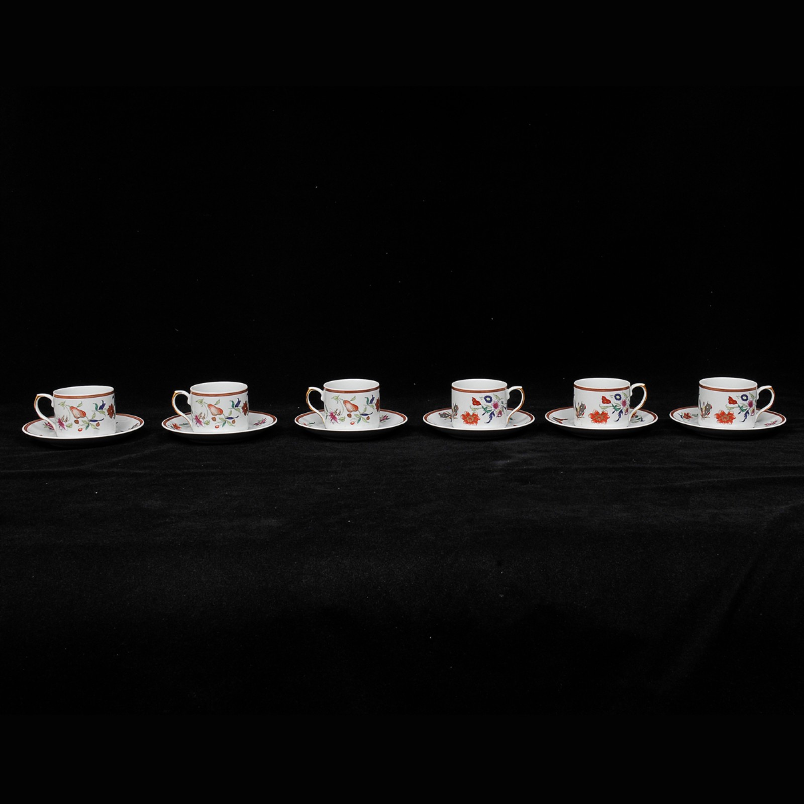 Elegante aparelho de jantar em porcelana portuguesa manufatura VISTA... - foto 10 de 10