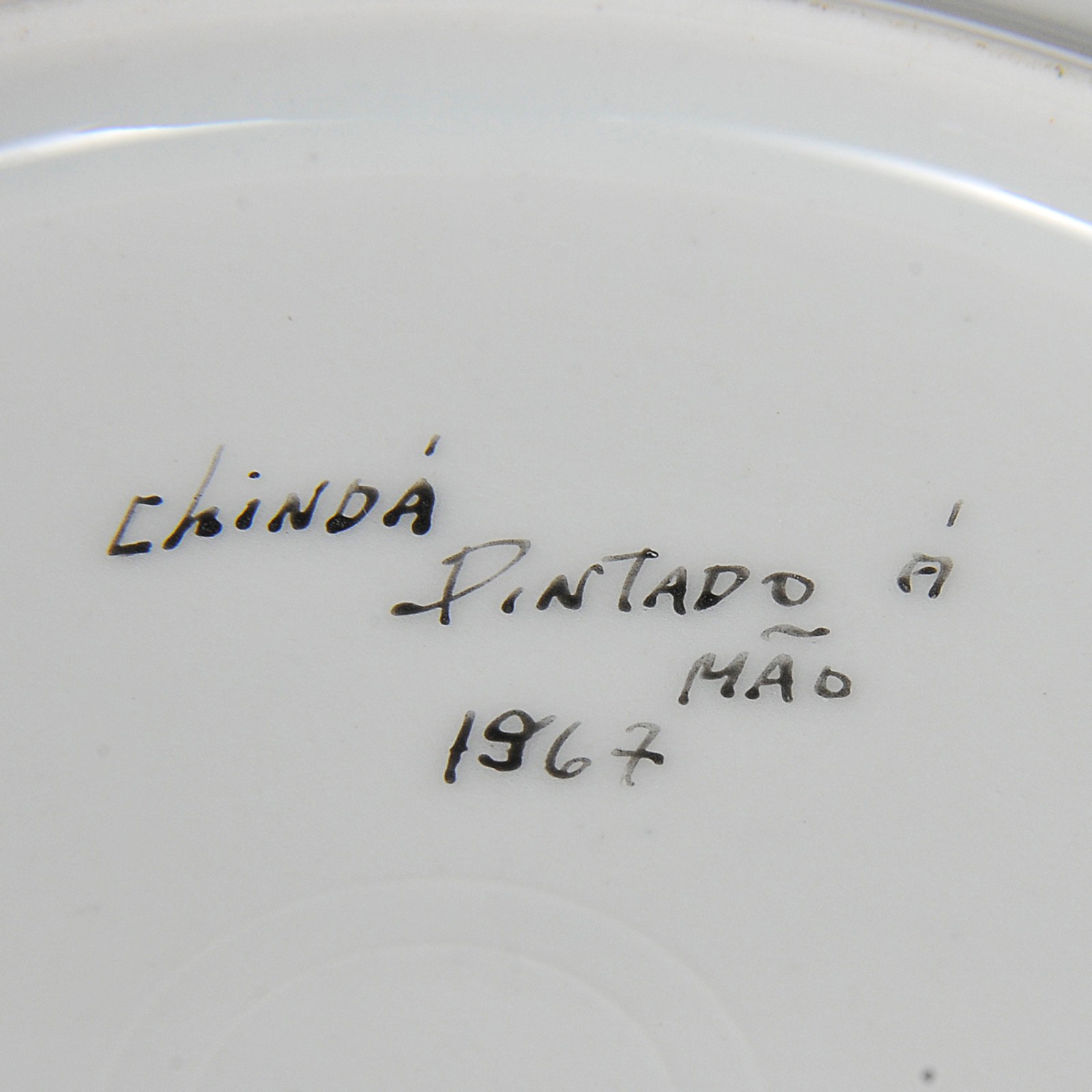 Lote constando de 77 pratos em porcelana na cor branca com decoração... - foto 5 de 6