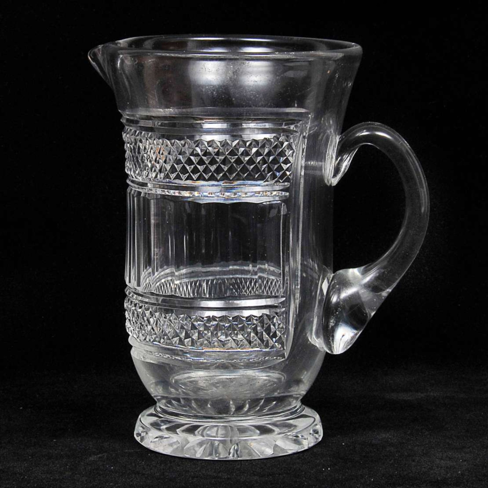 Jarra para agua em cristal europeu translúcido ricamente lapidado e... - foto 1 de 3
