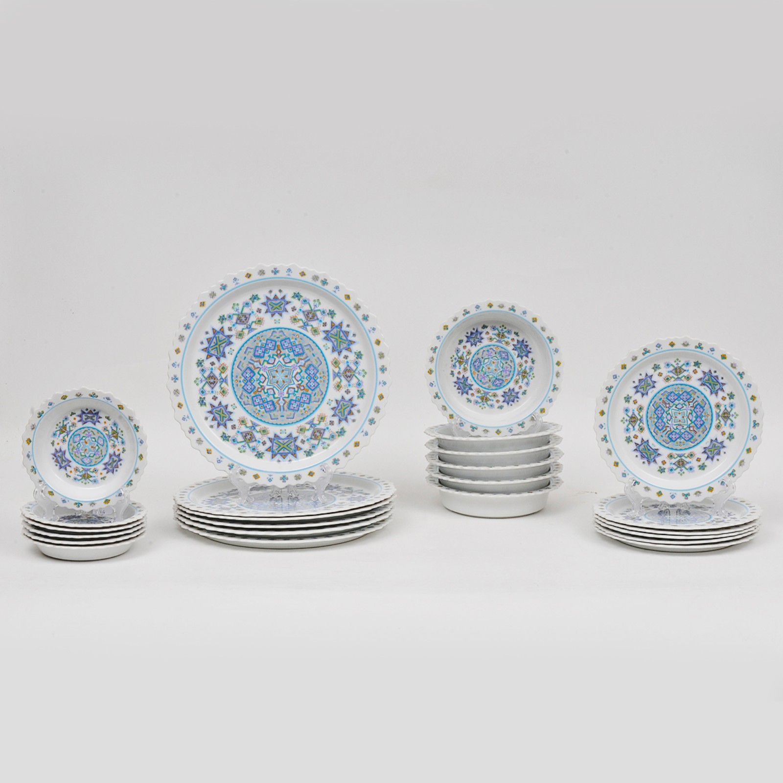 Aparelho de jantar em porcelana japonesa manufatura SANGO LAPLAND... - foto 1 de 2