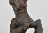 François-Auguste-René Rodin (atribuido),  - Mão com torso em bronze - Ass. na peça, Séc. XX <br><br>Lote não exposto. Em caso de arremate, a retirada deverá ser agendada com a organização do lei