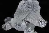 René Lalique (1860-1945),  - Estatueta sapo em bloco de cristal francês ricamente lapidado representando sapo. Peça assinada.<br><br>Lote não exposto cod.l5