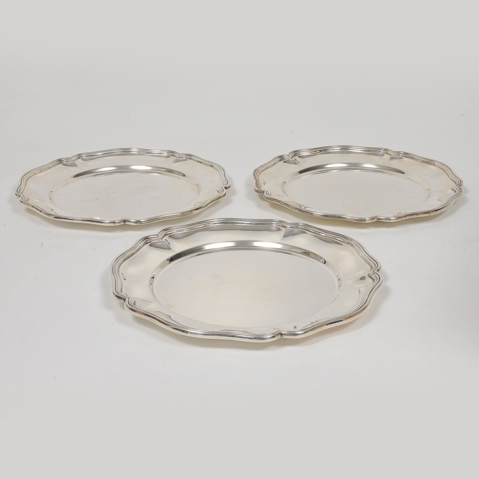 Conjunto de 3 travessas circulares em prata peruana lisa, ornadas com... - foto 2 de 3