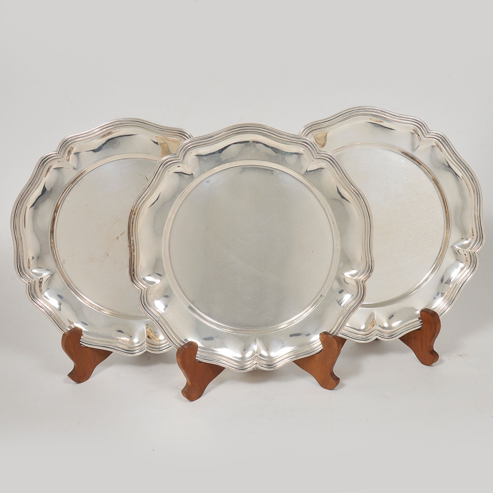 Conjunto de 3 travessas circulares em prata peruana lisa, ornadas com... - foto 1 de 3