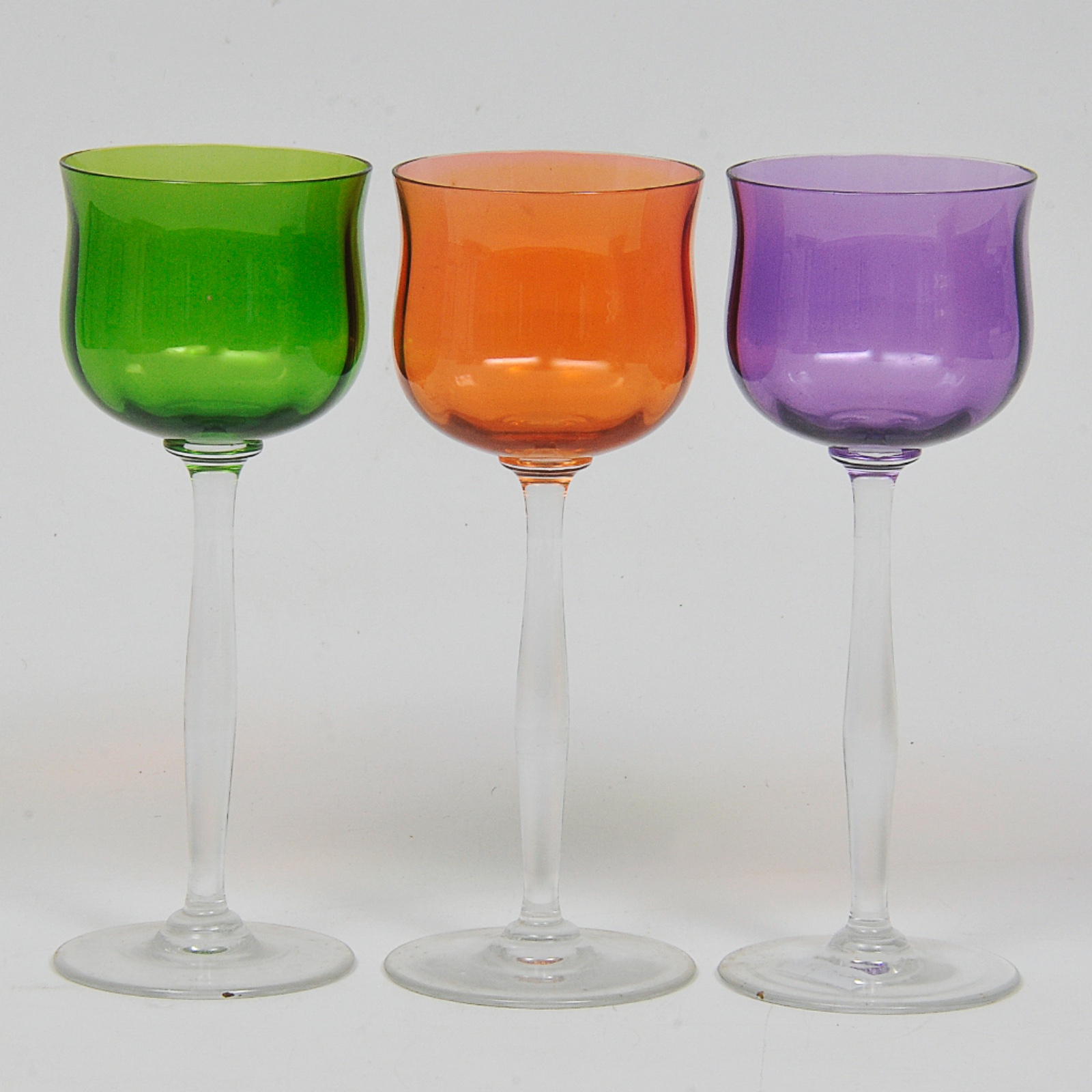 Conjunto com 12 taças para vinho em cristal europeu colorido. Séc. XX... - foto 3 de 3