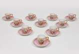 Limoges (1771),  - Lote composto por 10 xícaras de cafe em porcelana de coleção do séc. XIX na cor rosa decorada com figuras na galeria central com detalhes dourados. <b