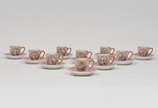 Limoges (1771),  - Lote composto por 10 xícaras de cafe em porcelana de coleção do séc. XIX na cor rosa decorada com figuras na galeria central com detalhes dourados. <b