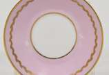 Limoges (1771),  - Lote composto por 10 xícaras de cafe em porcelana de coleção do séc. XIX na cor rosa decorada com figuras na galeria central com detalhes dourados. <b