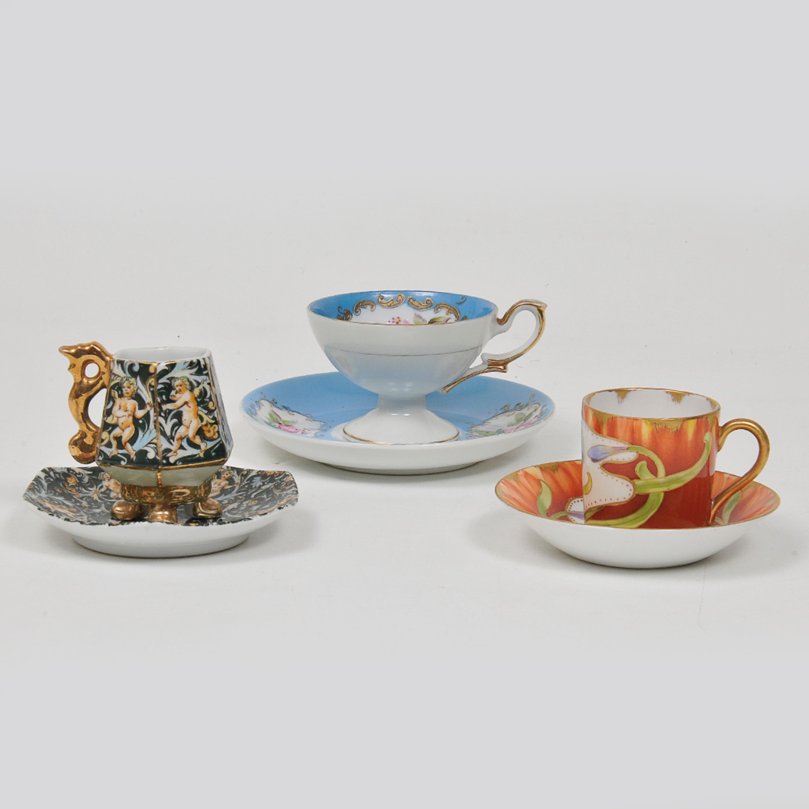 Lote composto por 3 xícaras de cafe em porcelana de coleção sendo: 1... - foto 1 de 5