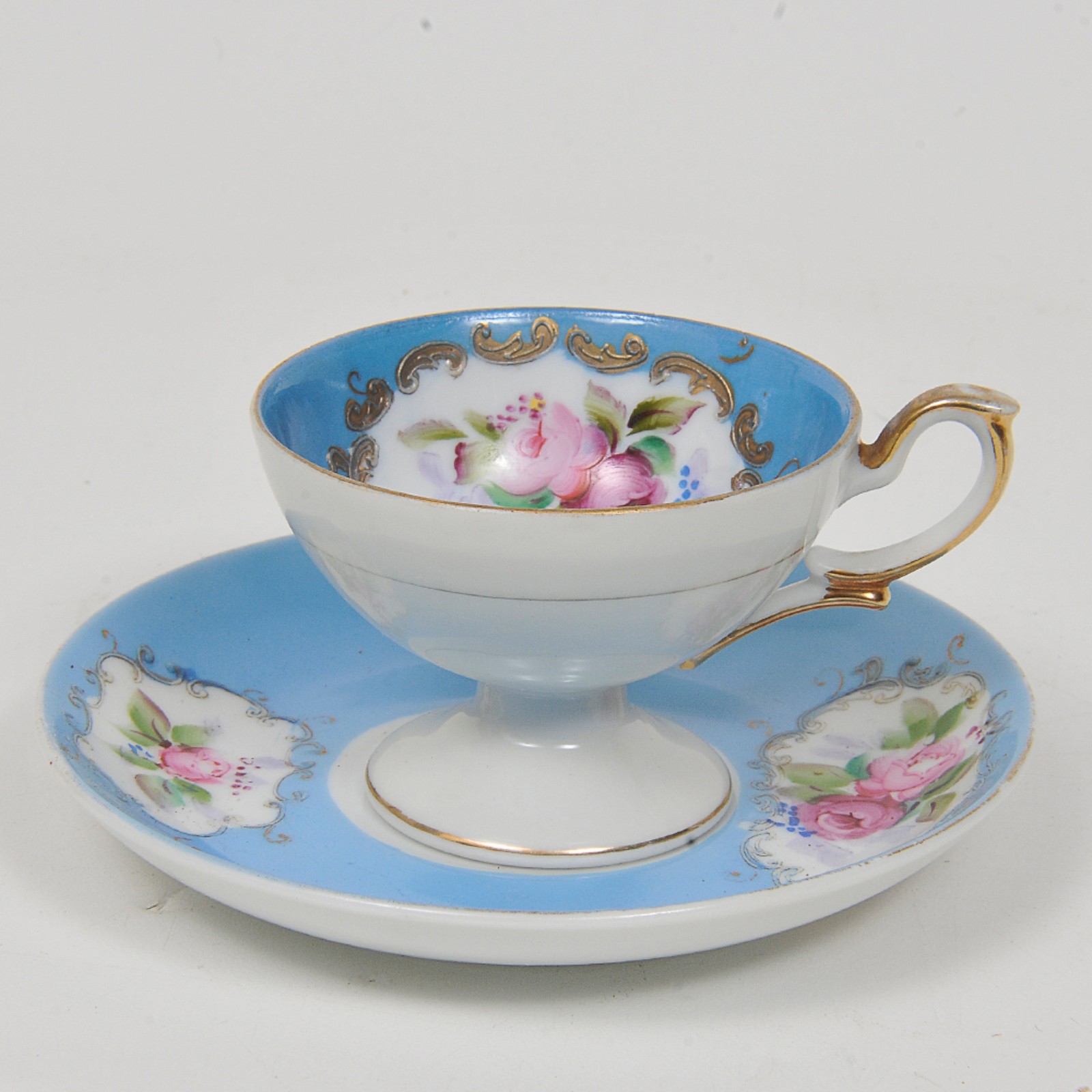 Lote composto por 3 xícaras de cafe em porcelana de coleção sendo: 1... - foto 2 de 5