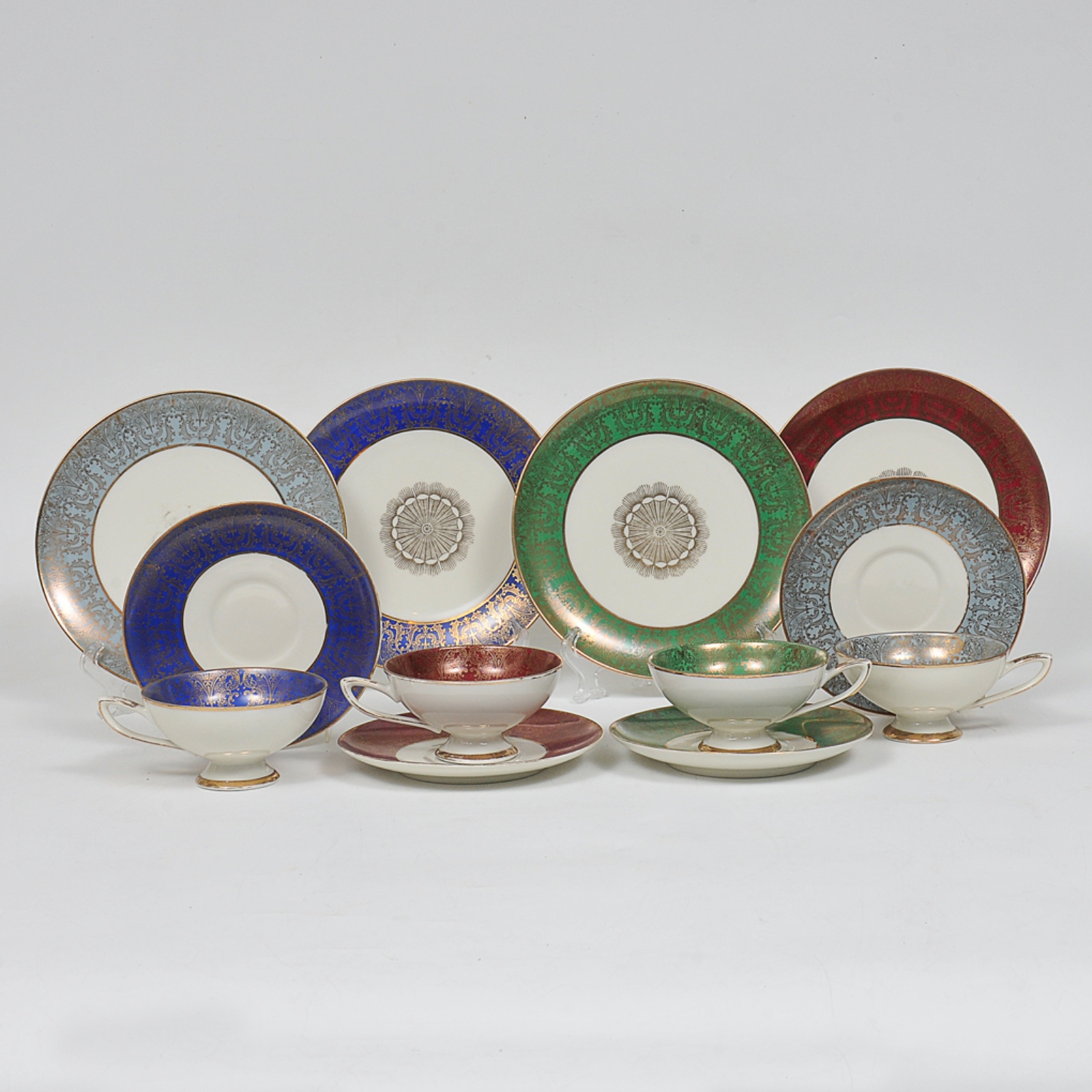 Conjunto de 04 xícaras com pires para chá e prato para bolo em... - foto 1 de 4