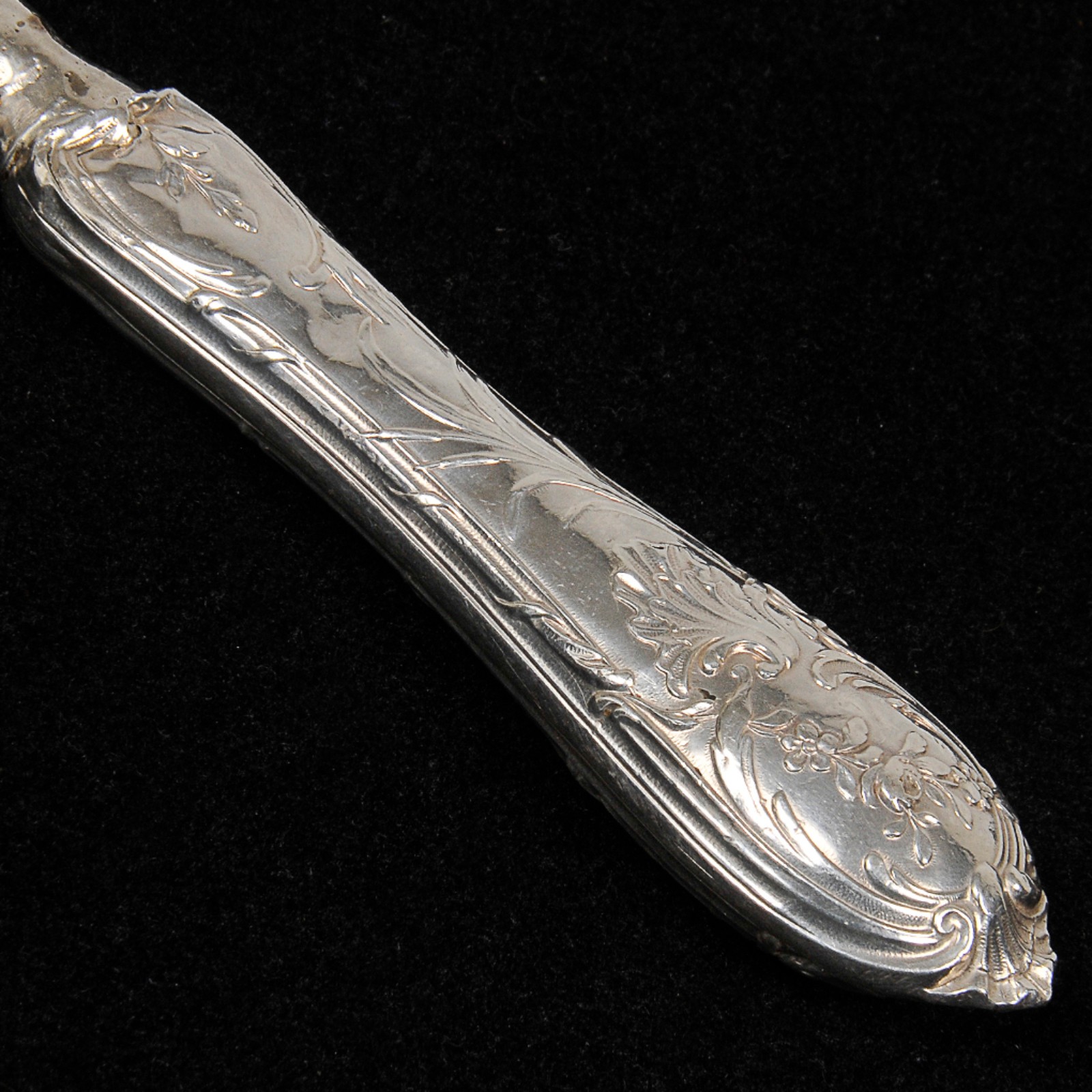 Pá para bolo em prata lavrado. Espátula em metal gravada com... - foto 2 de 2