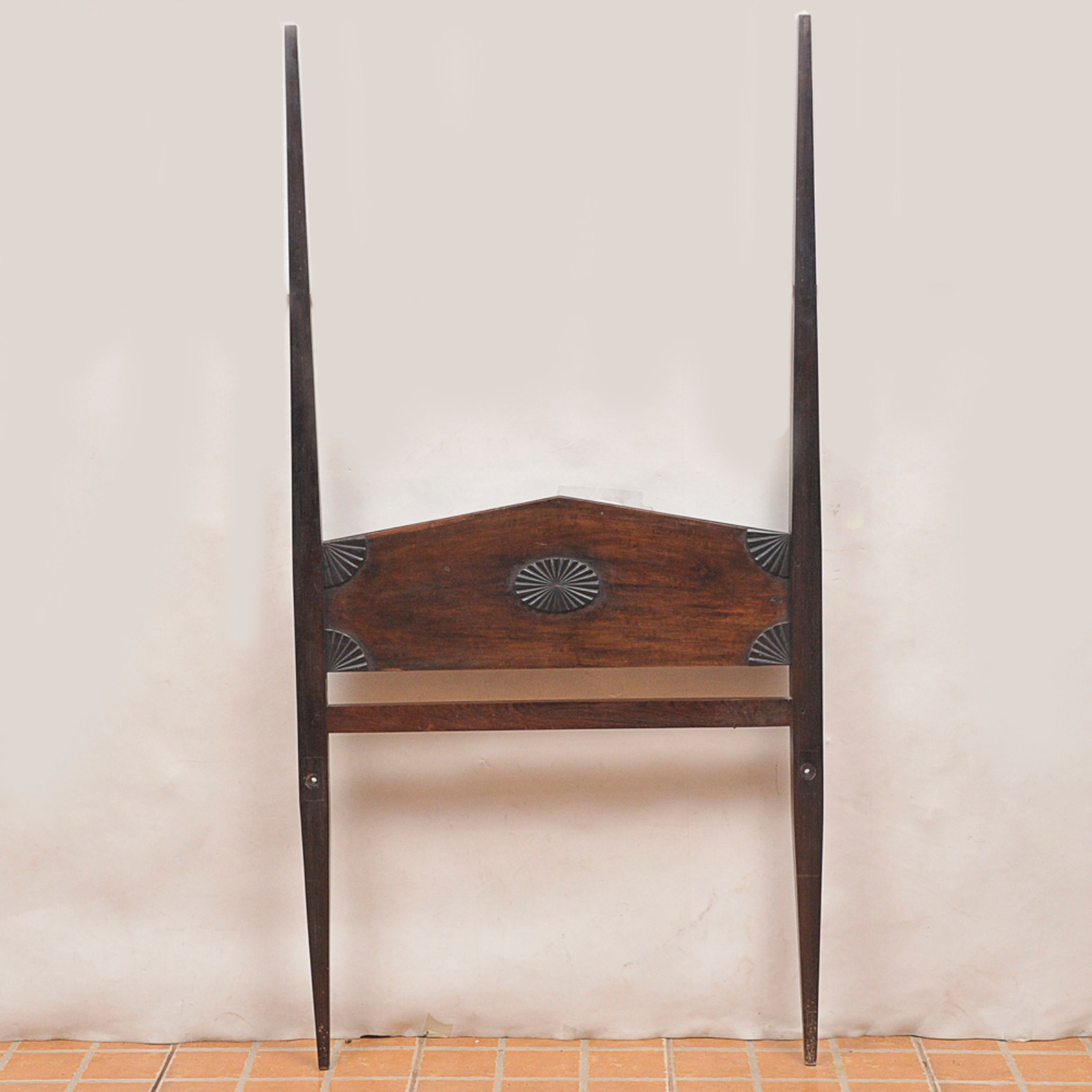 Cama de solteiro dossel em madeira nobre ricamente entalhado em... - foto 3 de 3