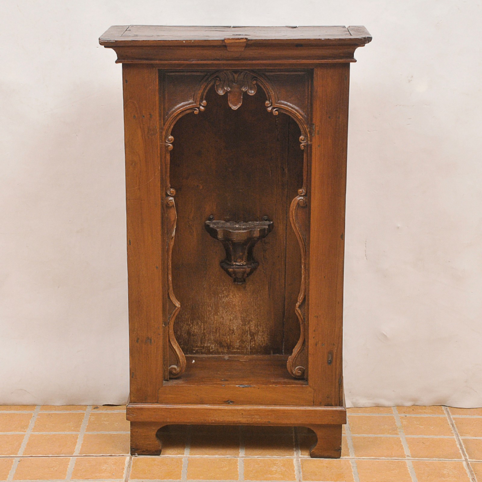 Arte Sacra - Oratório de madeira nobre entalhada mineiro com parte... - foto 1 de 3