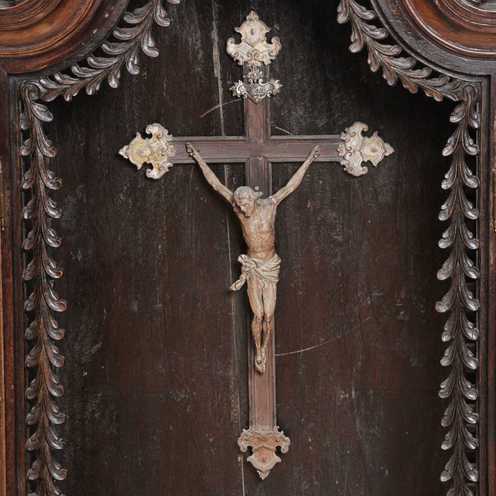 Arte Sacra - Oratório em jacarandá com portas almofadadas e parte... - foto 5 de 8