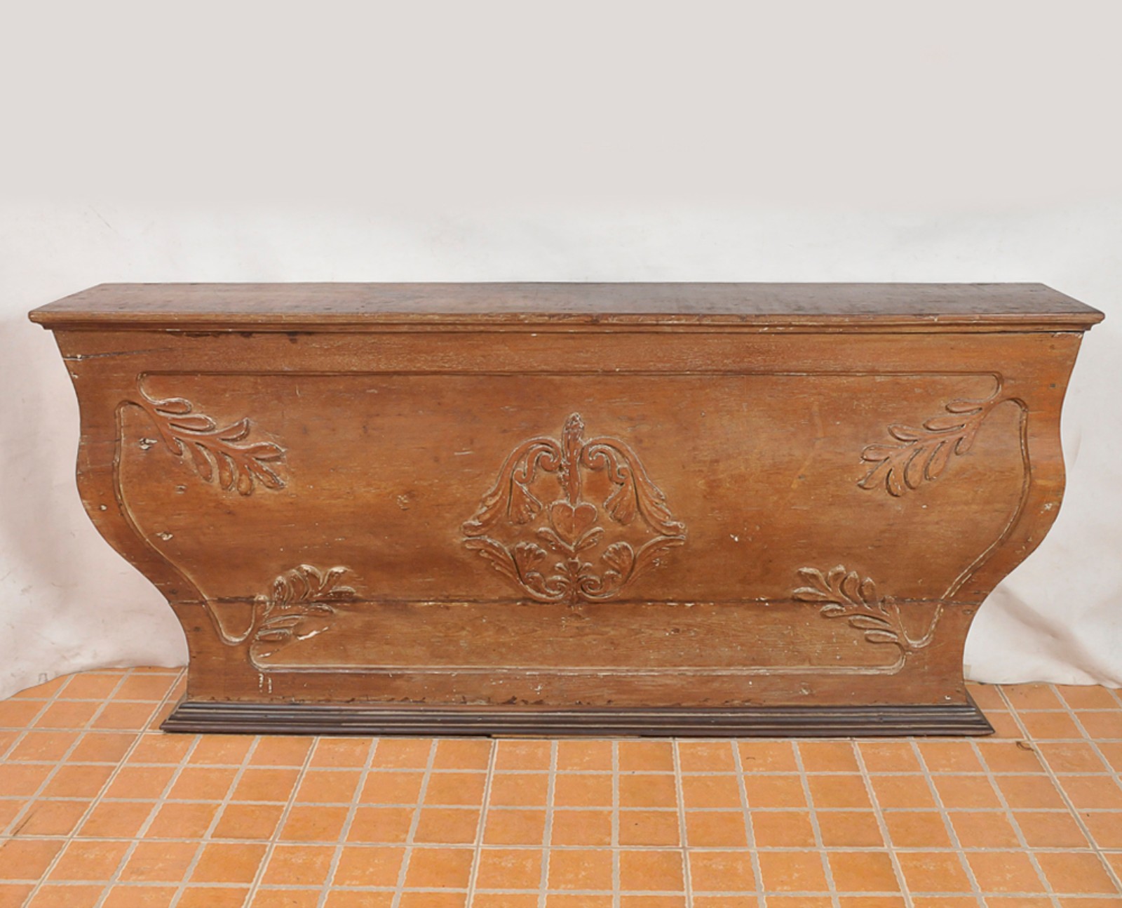 Arte Sacra - Antigo altar de capela em madeira nobre ricamente... - foto 1 de 3