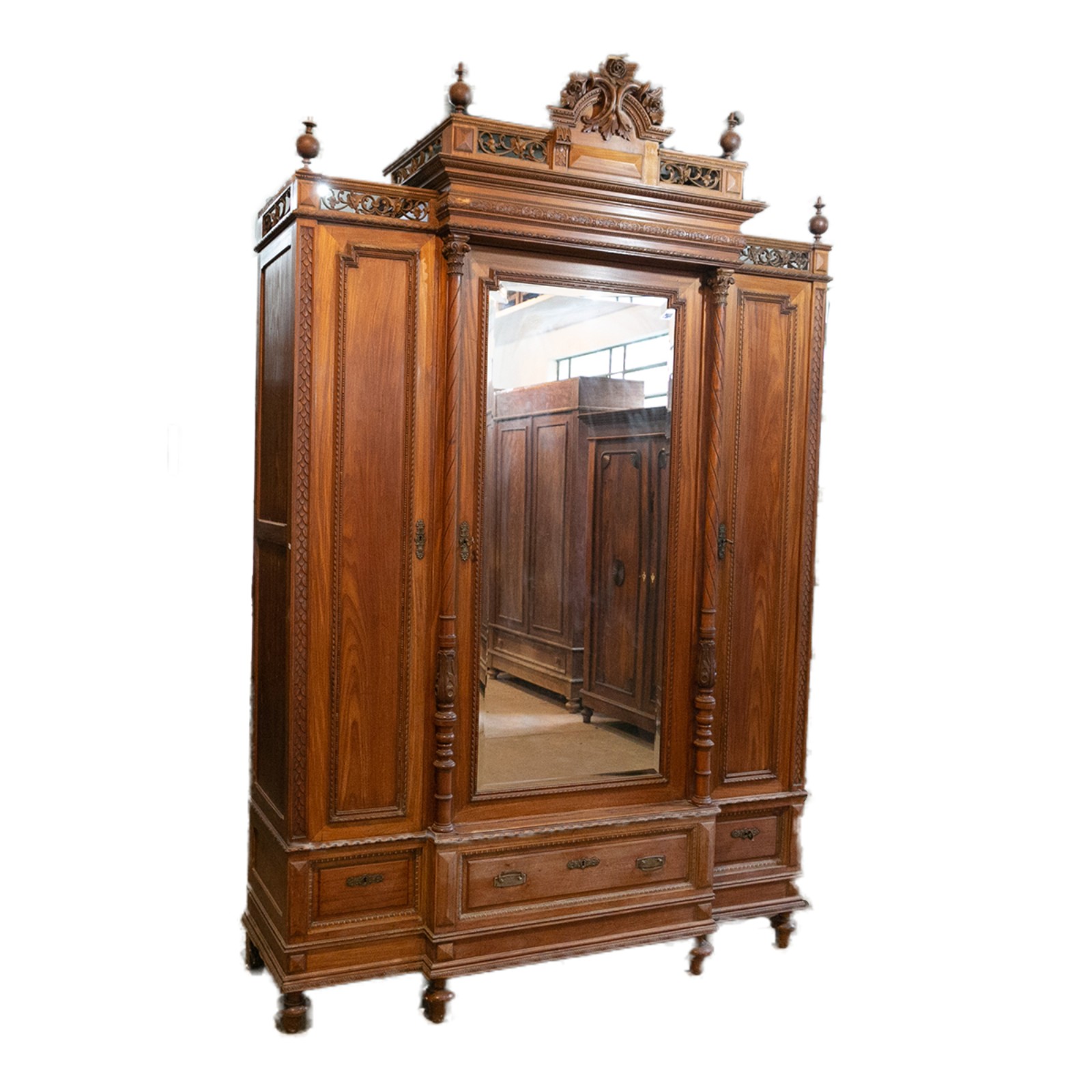 Armário estilo art nouveau /império em madeira, com 3 portas, sendo a... - foto 1 de 3