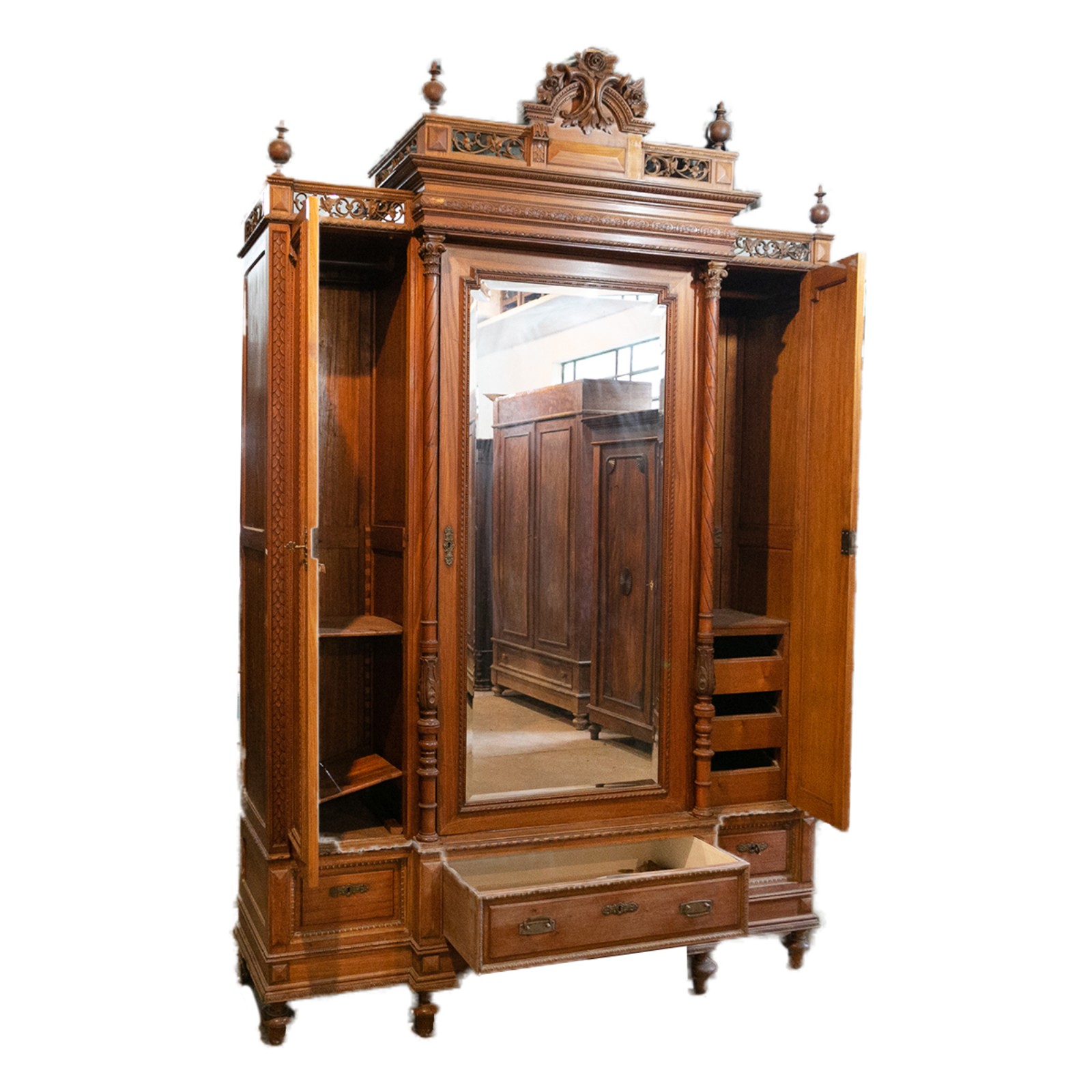 Armário estilo art nouveau /império em madeira, com 3 portas, sendo a... - foto 2 de 3