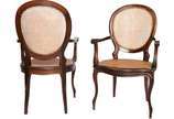 Par de cadeiras medalhão em madeira nobre do Sé... - Par de cadeiras medalhão em madeira nobre do Séc. XIX/XX  com braços, assento e encosto de palhinha, pés recurvos.<br><br><br>O lote encontra-se...
