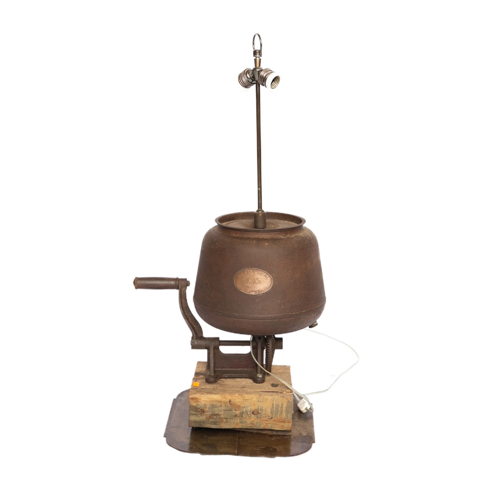 Colecionismo - Antigo moedor de café adaptado para luminária com base... - foto 1 de 2