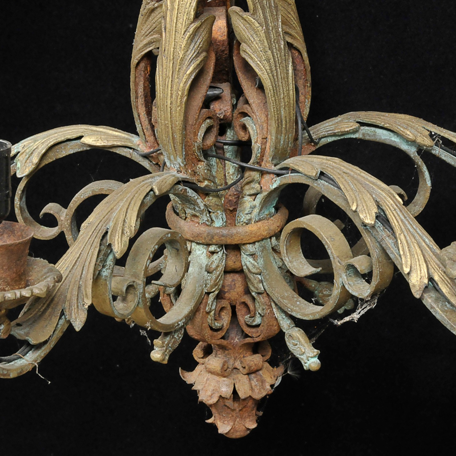 Lustre de teto francês em bronze dourado ricamente cinzelado para 6... - foto 2 de 2