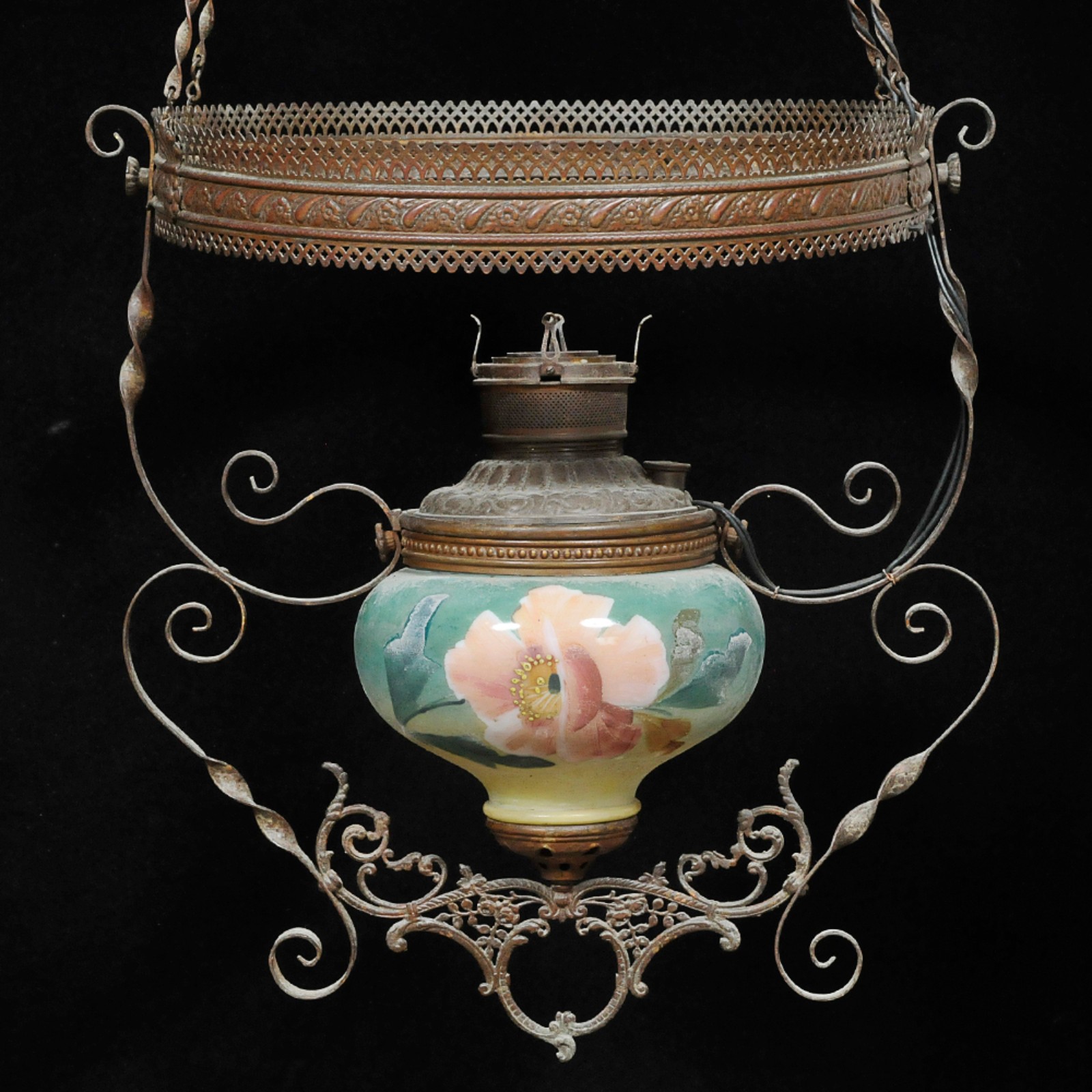 Lustre de teto em bronze dourado cinzelado com lampião em porcelana... - foto 2 de 2