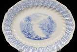 Royal Doulton (1815),  - par de travessas em porcelana inglesa Royal Doulton, com policromia azul , decorada com motivos florais nas bordas e paisagem na galeria central. <br>
