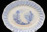 Royal Doulton (1815),  - par de travessas em porcelana inglesa Royal Doulton, com policromia azul , decorada com motivos florais nas bordas e paisagem na galeria central. <br>