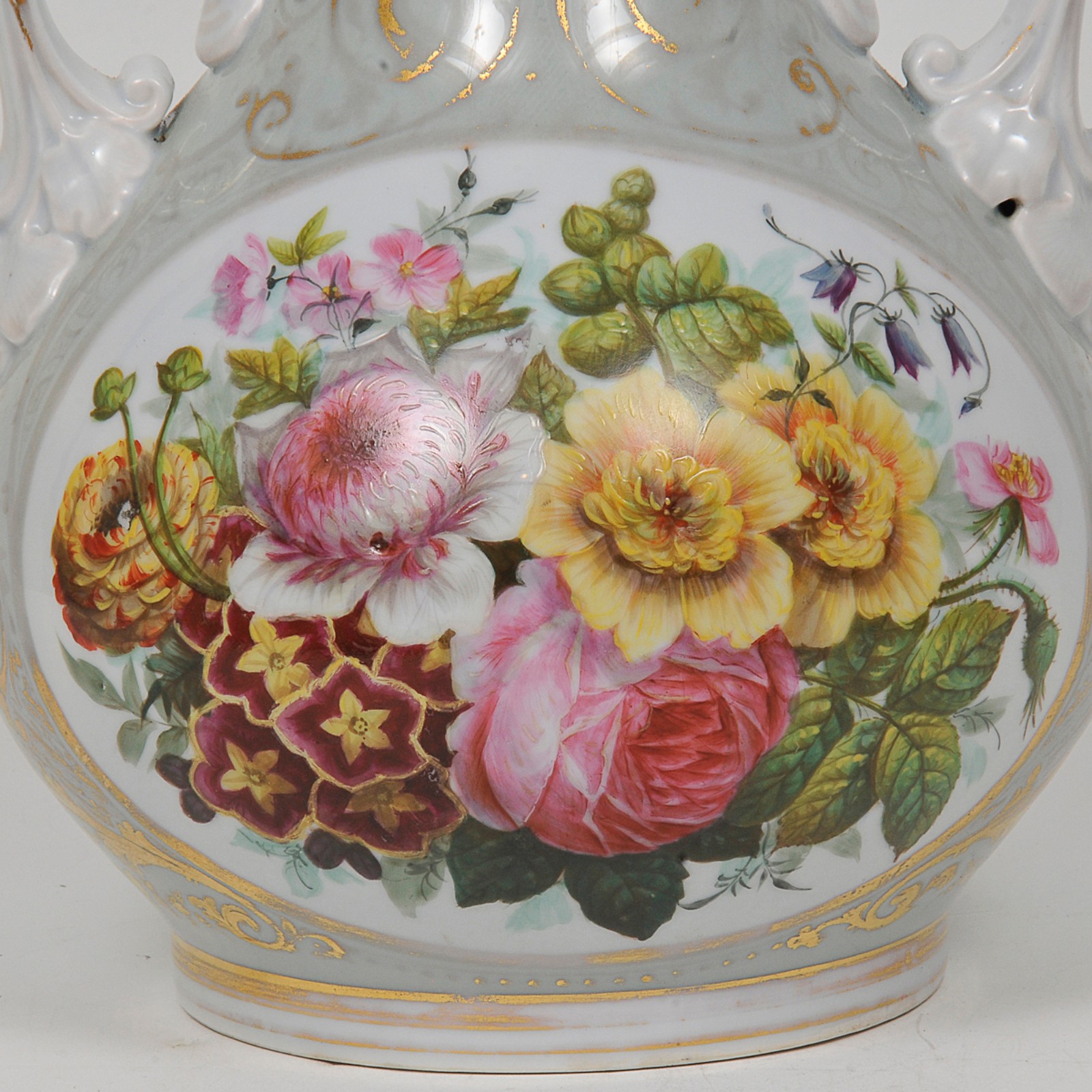 Antigo vaso com alças em porcelana policromada com medalhão central... - foto 3 de 3