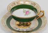 Porcelana Schmidt (1943),  - Lote composto por 7 xícaras de chá com pires  de coleção em porcelana nacional manufatura SCHMIDT nas cores branca e verde musgo predominante decorada