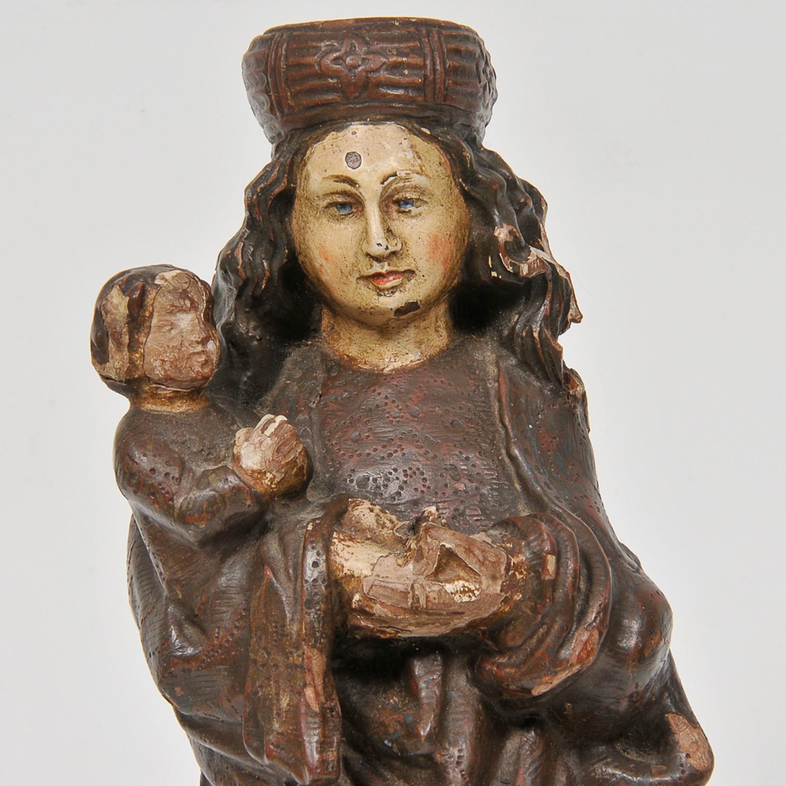 Curiosa imagem de Nossa Senhora com menino Jesus Lote não exposto... - foto 2 de 6