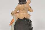 Estatueta confeccionada em terracota policromad... - Estatueta confeccionada em terracota policromada representando figura indiana. Peça apresenta desgastes na policromia. <br><br>Lote não exposto ...