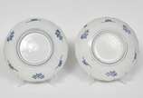 Porcelana Imari (1653),  - Par de pratos em porcelana japonesa Imari com bordas ondulada e rica policromia.<br><br><br><br>Lote não exposto - cod.L5<br><br>