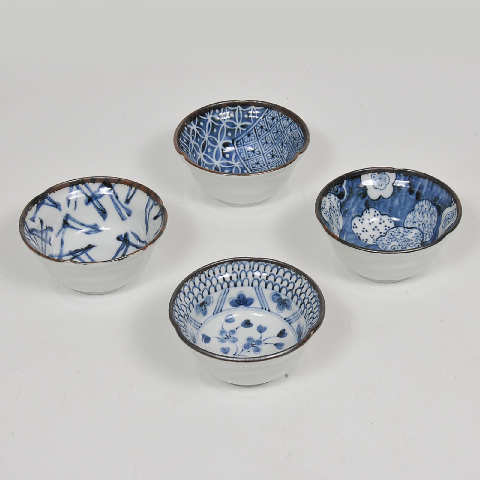 Lote composto por 4 bowls em porcelana oriental nos tons azul e... - foto 2 de 3