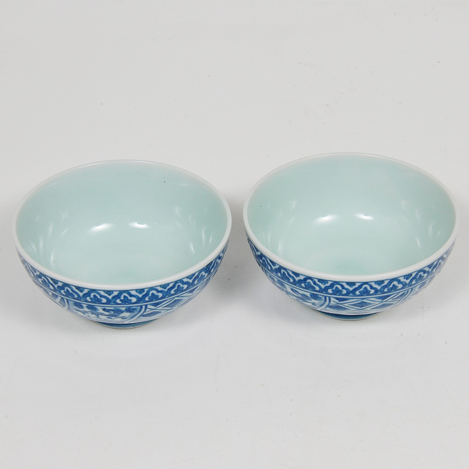 Lote composto por 2 bowls em porcelana oriental nos tons azul e... - foto 2 de 5