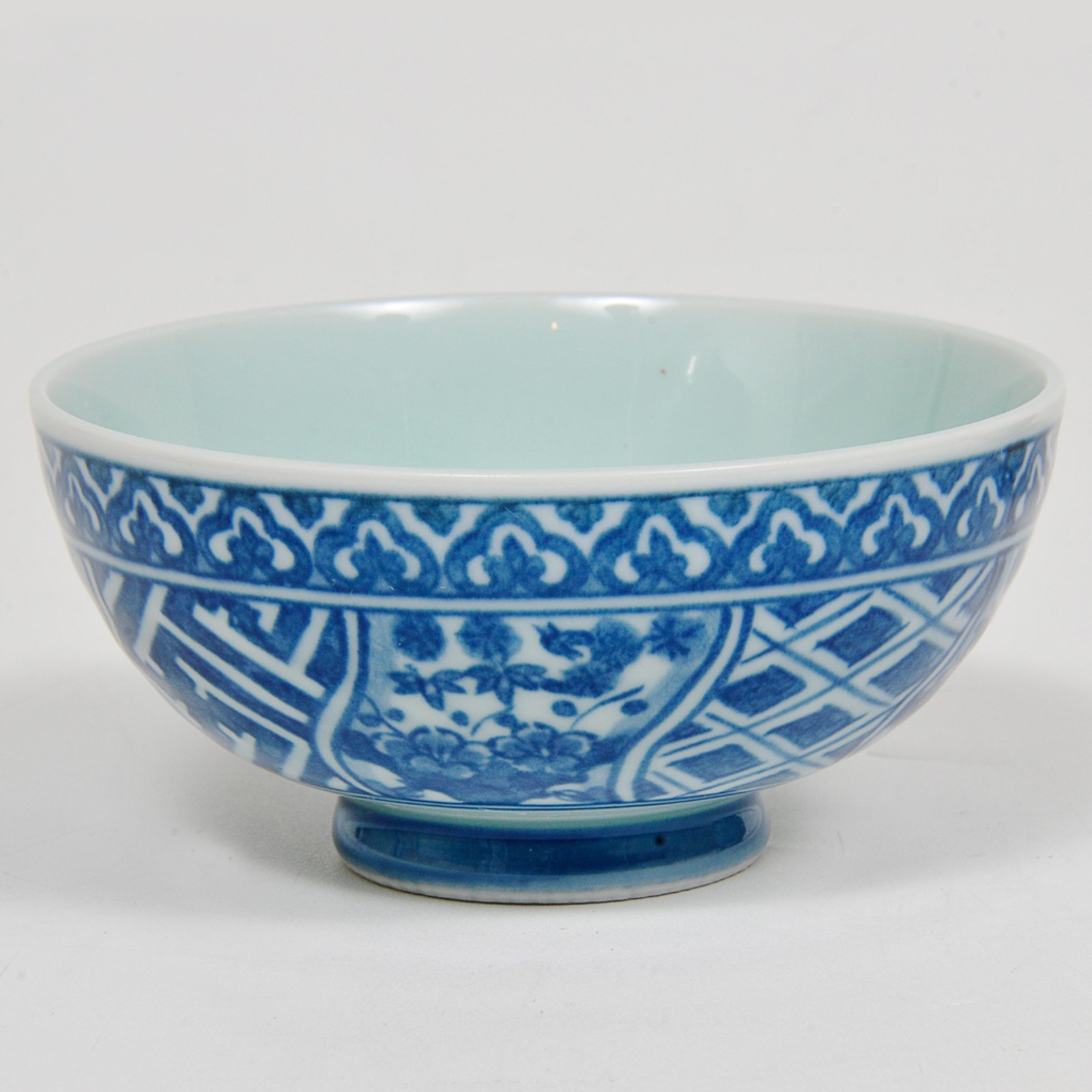 Lote composto por 2 bowls em porcelana oriental nos tons azul e... - foto 4 de 5