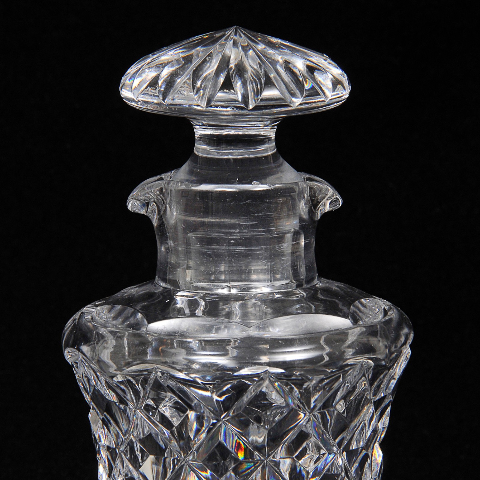 Belíssima licoreira em cristal francês translúcido ricamente lapidada... - foto 2 de 2