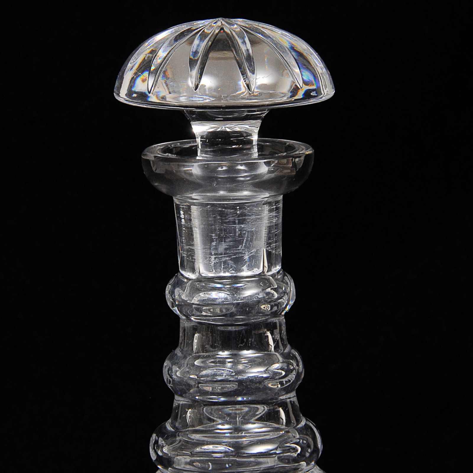 Licoreira em cristal europeu translúcido ricamente lapidada com... - foto 2 de 2