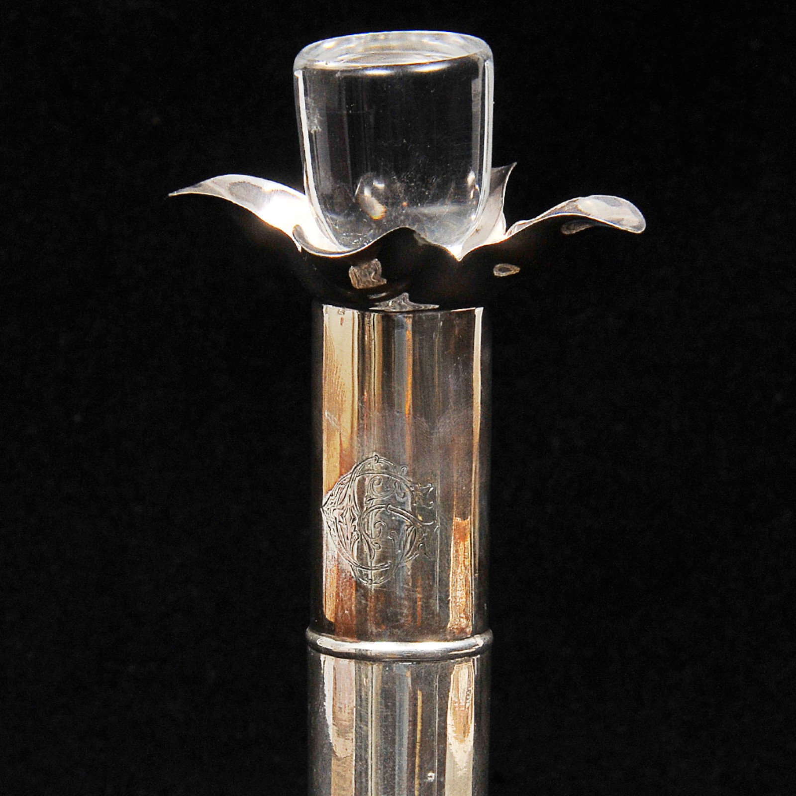 Linda garrafa para whisky em cristal francês translúcido ricamente... - foto 4 de 4