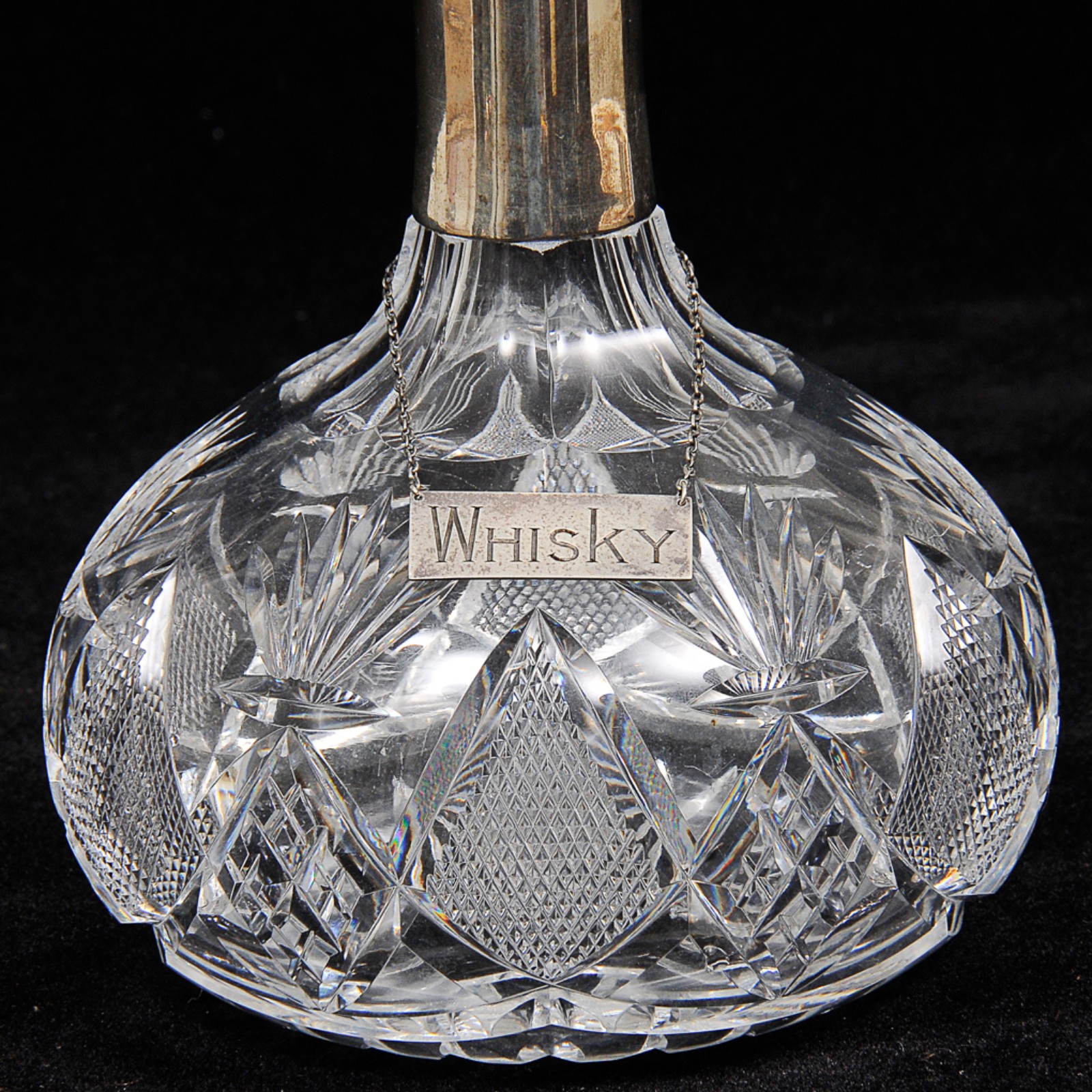 Linda garrafa para whisky em cristal francês translúcido ricamente... - foto 2 de 4