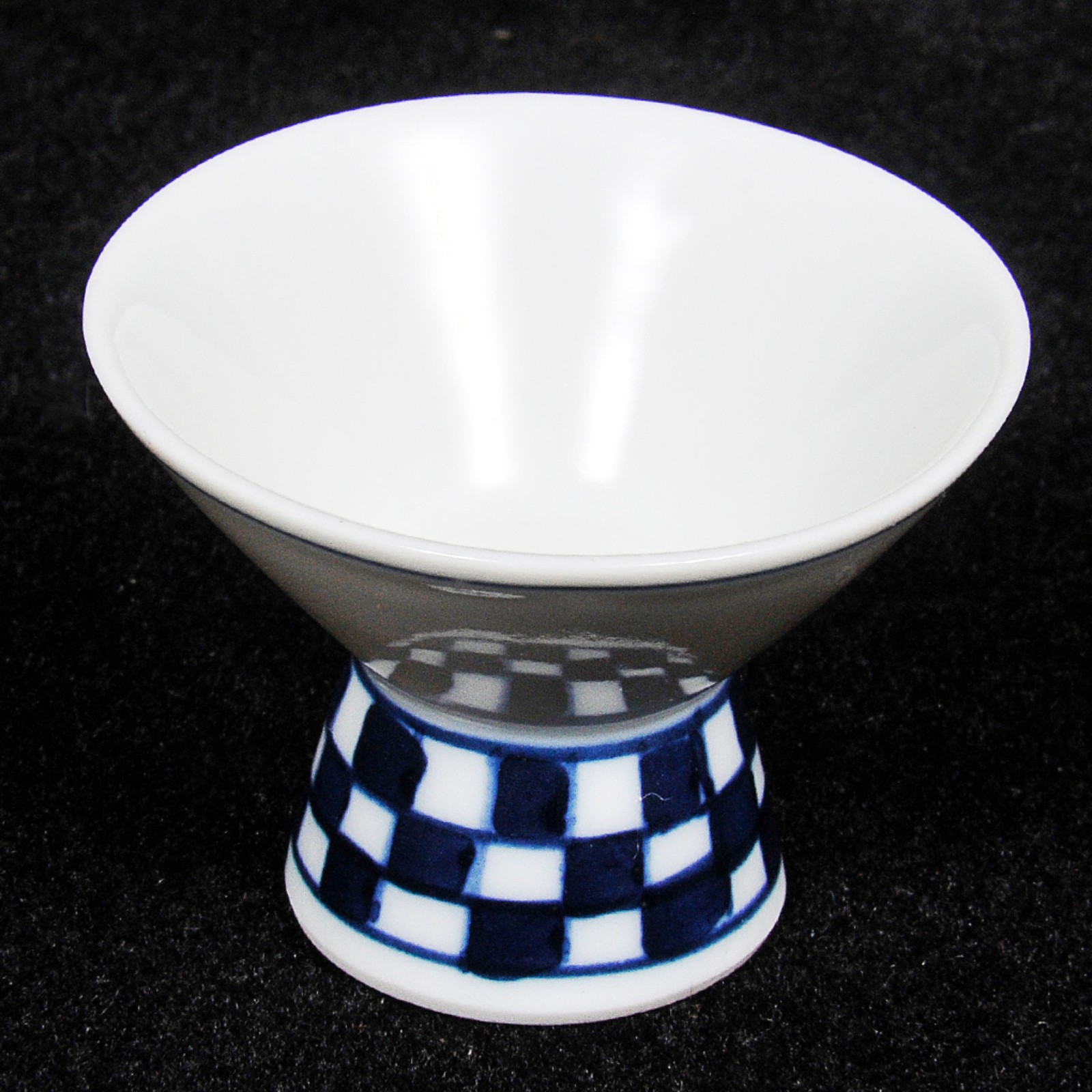 Conjunto para sakê em porcelana japonesa, decorado em azul com... - foto 4 de 5